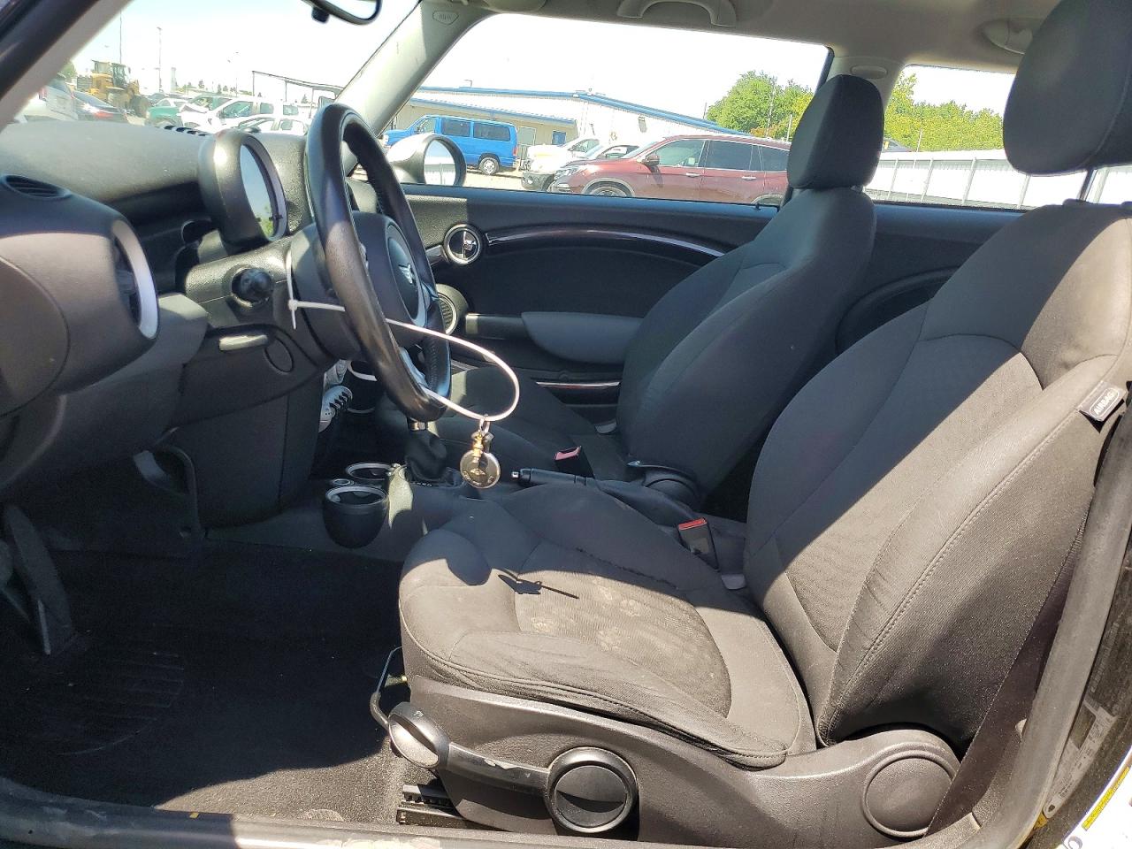 2010 MINI Cooper VIN WMWMF3C53ATZ65232 photo 7