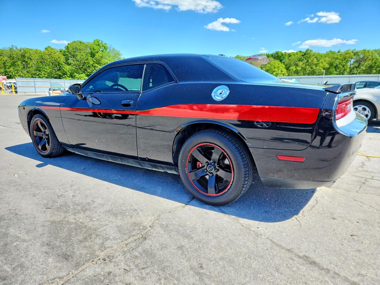 2013 Dodge Challenger VIN 2C3CDYBT1DH602984 photo 2