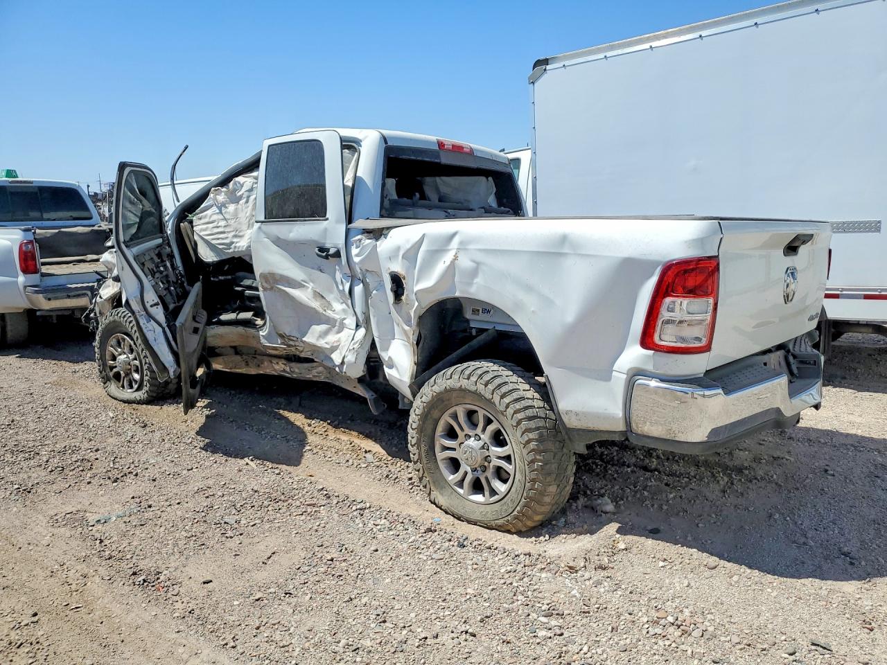 2021 Ram 2500 VIN 3C6UR5CL1MG658431 photo 2