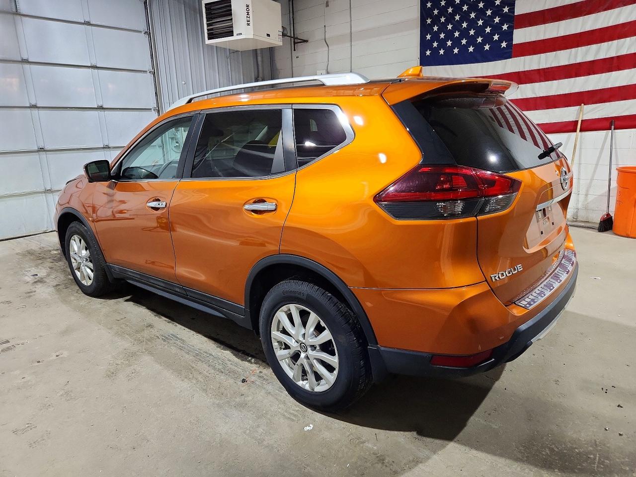 2018 Nissan Rogue VIN 5N1AT2MV9JC758203 photo 2