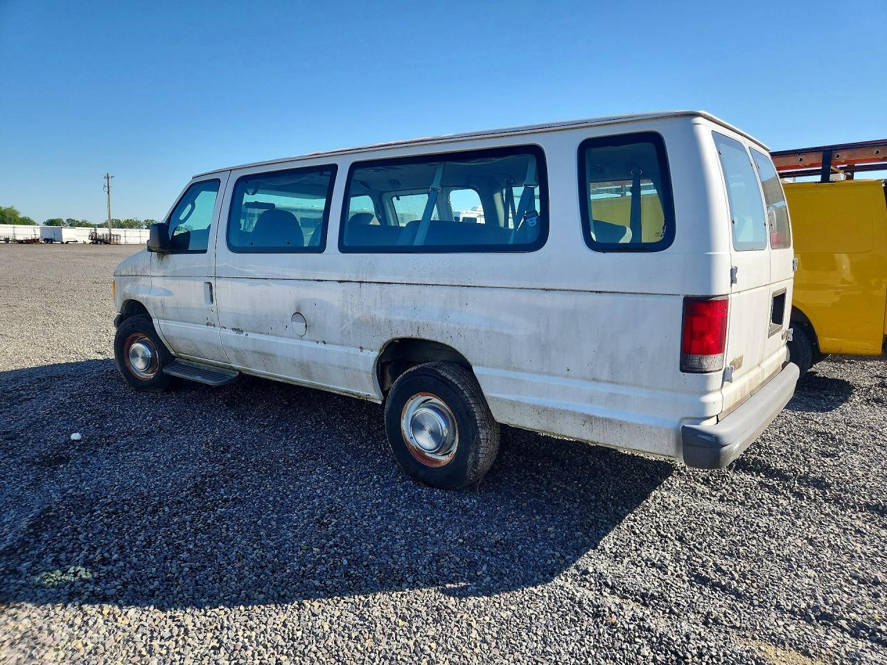 2003 Ford Econoline VIN 1FBSS31LX3HB90820 photo 2