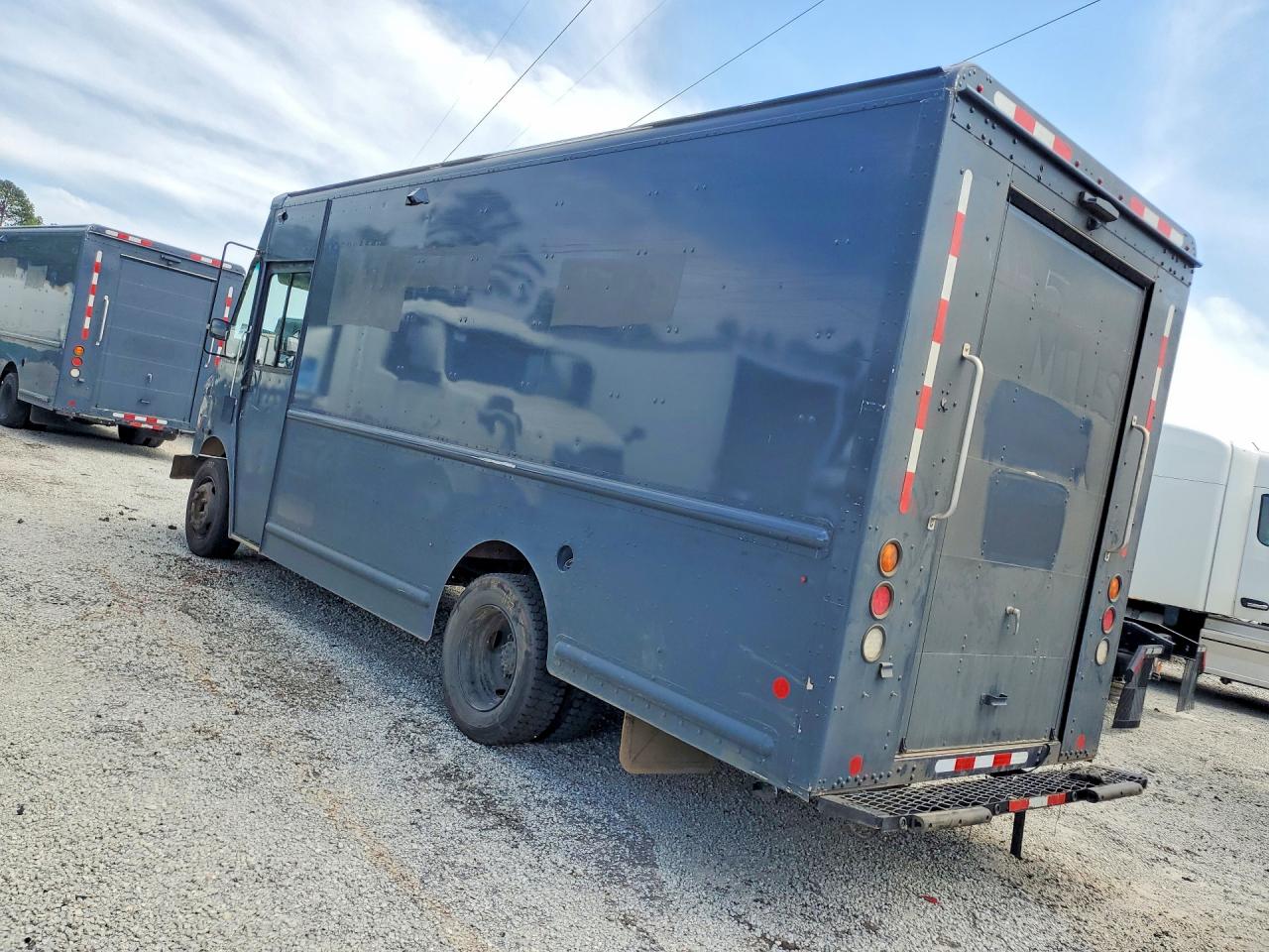 2021 FREIGHTLINER All other VIN 4UZAC2EA5MCMM9215 photo 2