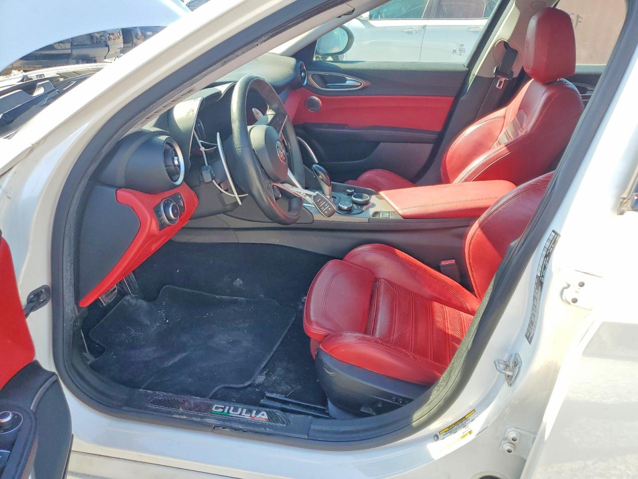 2017 Alfa Giulia VIN ZARFAEEN9H7560780 photo 7