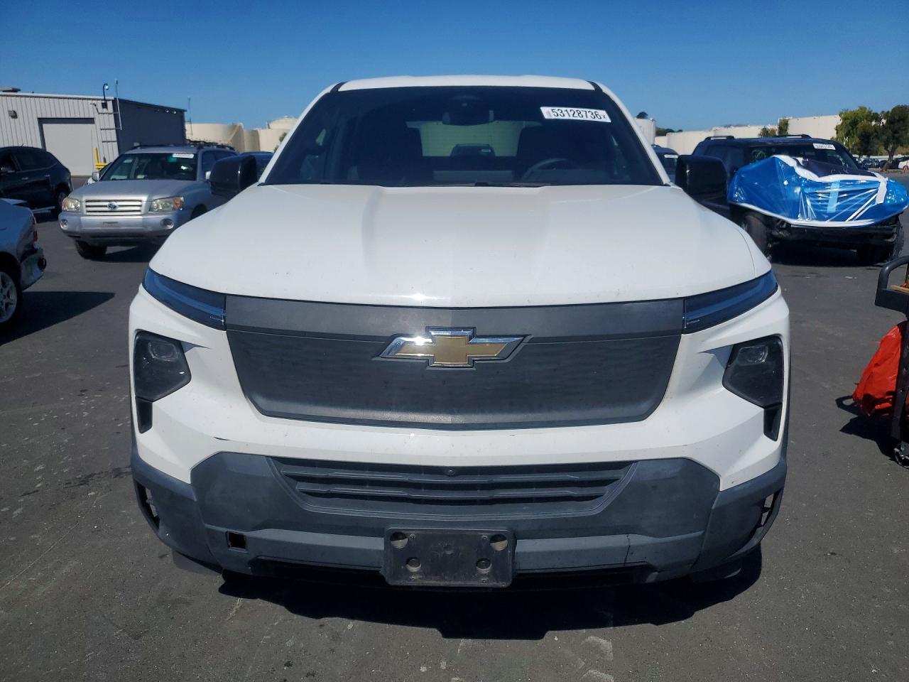 2024 CHEV All models VIN 1GC10VEL6RU201587 photo 5