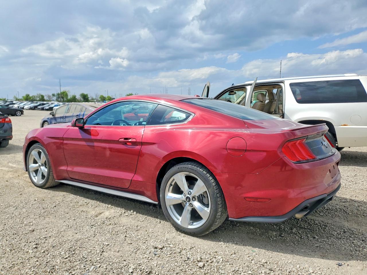 2018 Ford Mustang VIN 1FA6P8TH4J5181216 photo 2