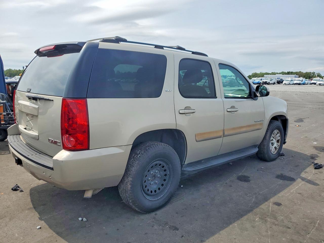2007 GMC Yukon VIN 1GKFC13037R231455 photo 3