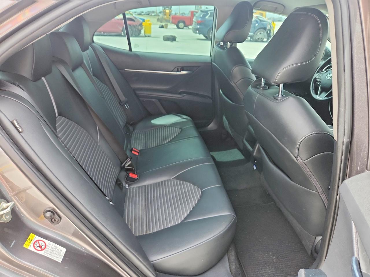 2018 Toyota Camry VIN 4T1B11HK7JU582511 photo 10