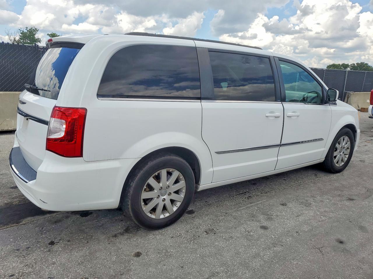 2014 Chrysler Minivan VIN 2C4RC1BG9ER208437 photo 3