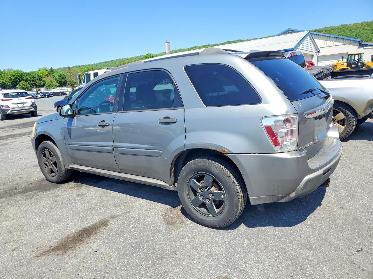 2005 Chevrolet Equinox VIN 2CNDL23F856150663 photo 2