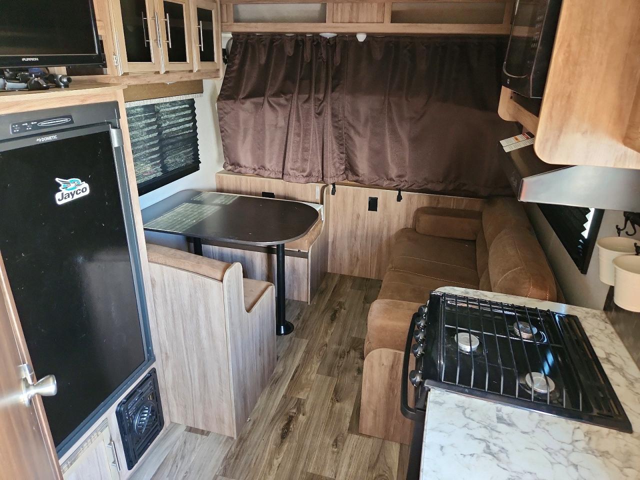 2018 JAYCO All models VIN 1UJBJHAH5J1JZ0155 photo 5