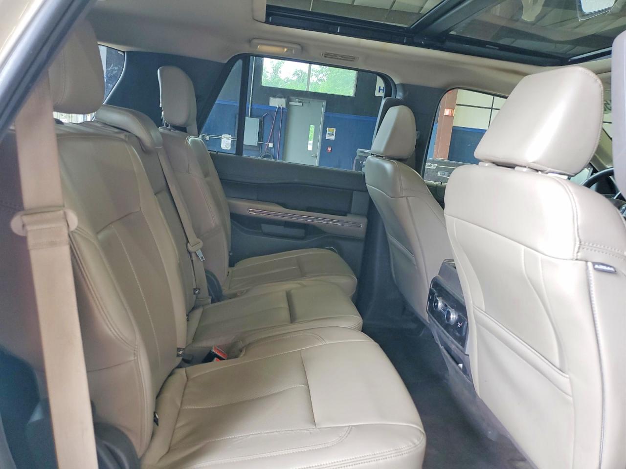 2021 Ford Expedition VIN 1FMJU1JT0MEA10409 photo 11