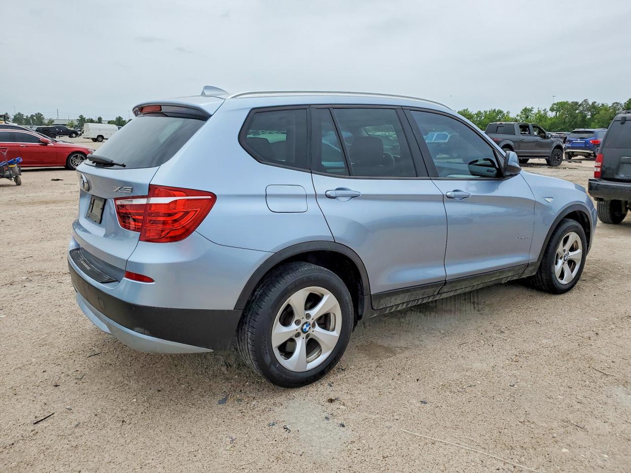 2011 BMW X3 VIN 5UXWX5C51BL713273 photo 3