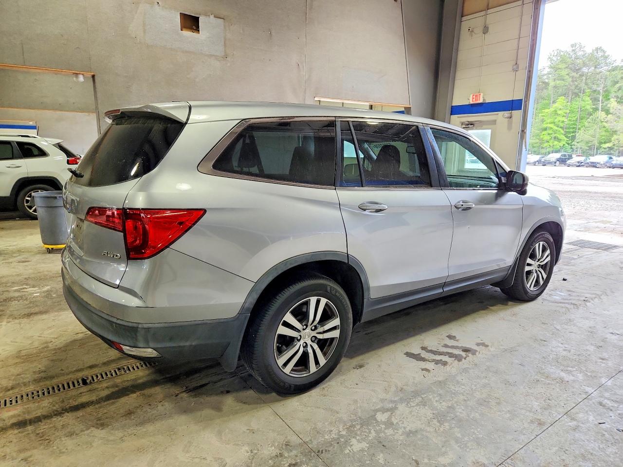 2016 Honda Pilot VIN 5FNYF6H56GB016073 photo 3