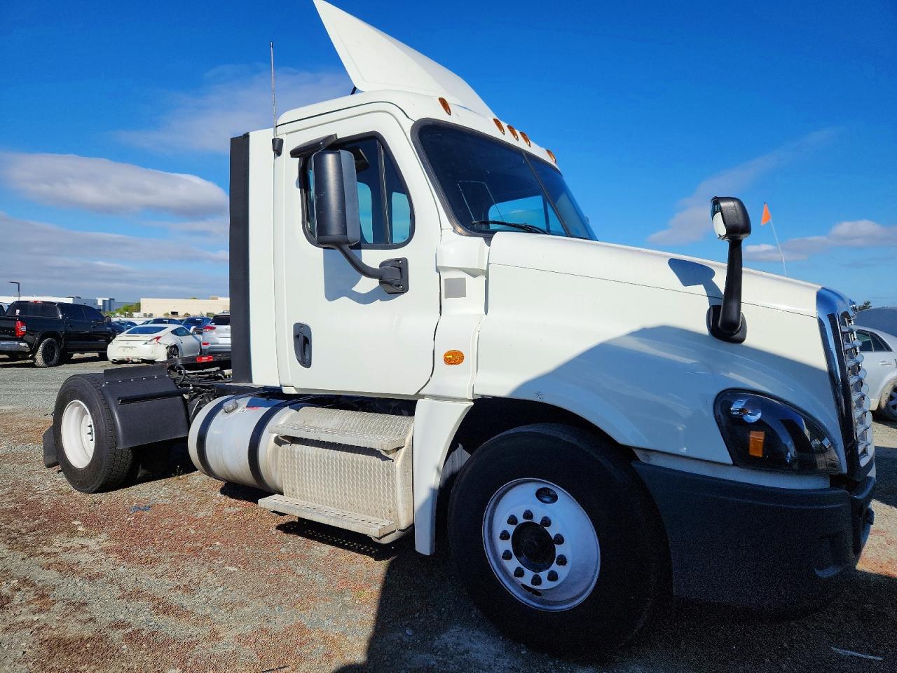 2018 FREIGHTLINER All other VIN 3AKBGDDV6JSJW6330 photo 1