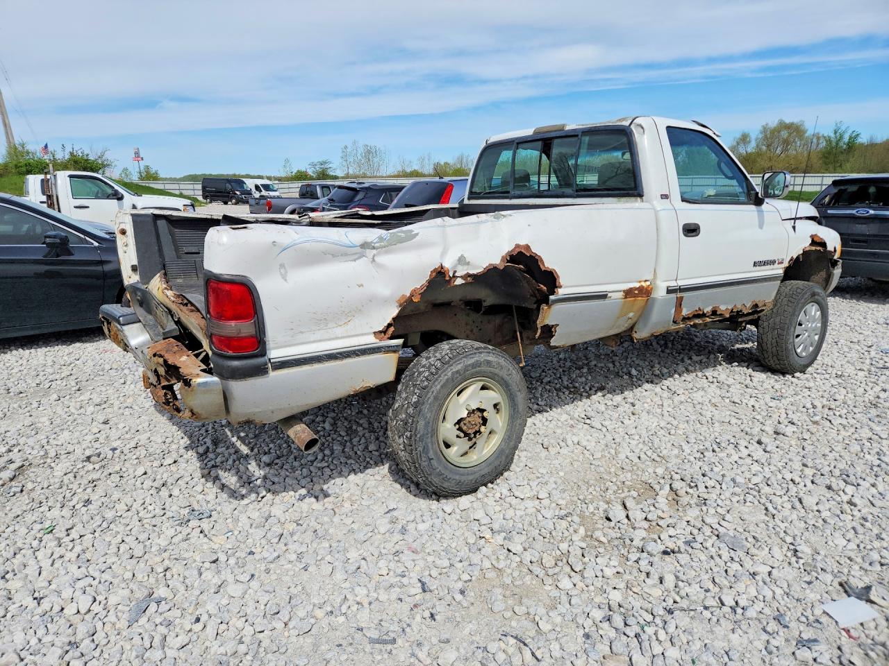 1996 Dodge Ram 2500 VIN 1B7KF26W8TS654672 photo 3