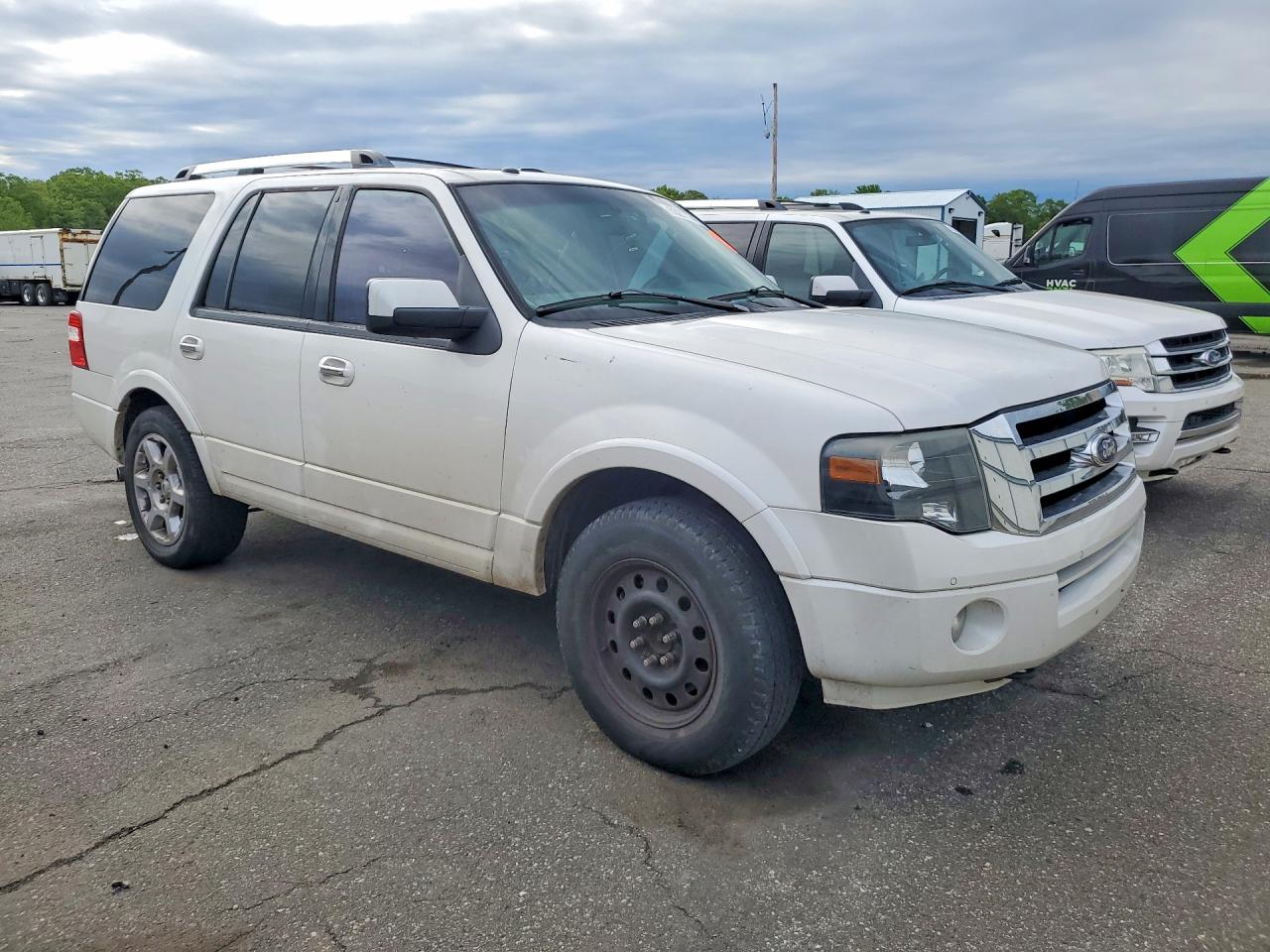 2013 Ford Expedition VIN 1FMJU2A52DEF01930 photo 4