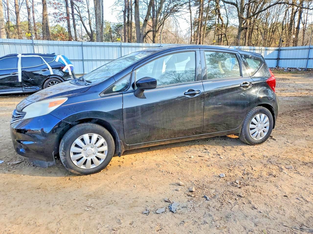 2015 Nissan Versa VIN 3N1CE2CP4FL362981 photo 1