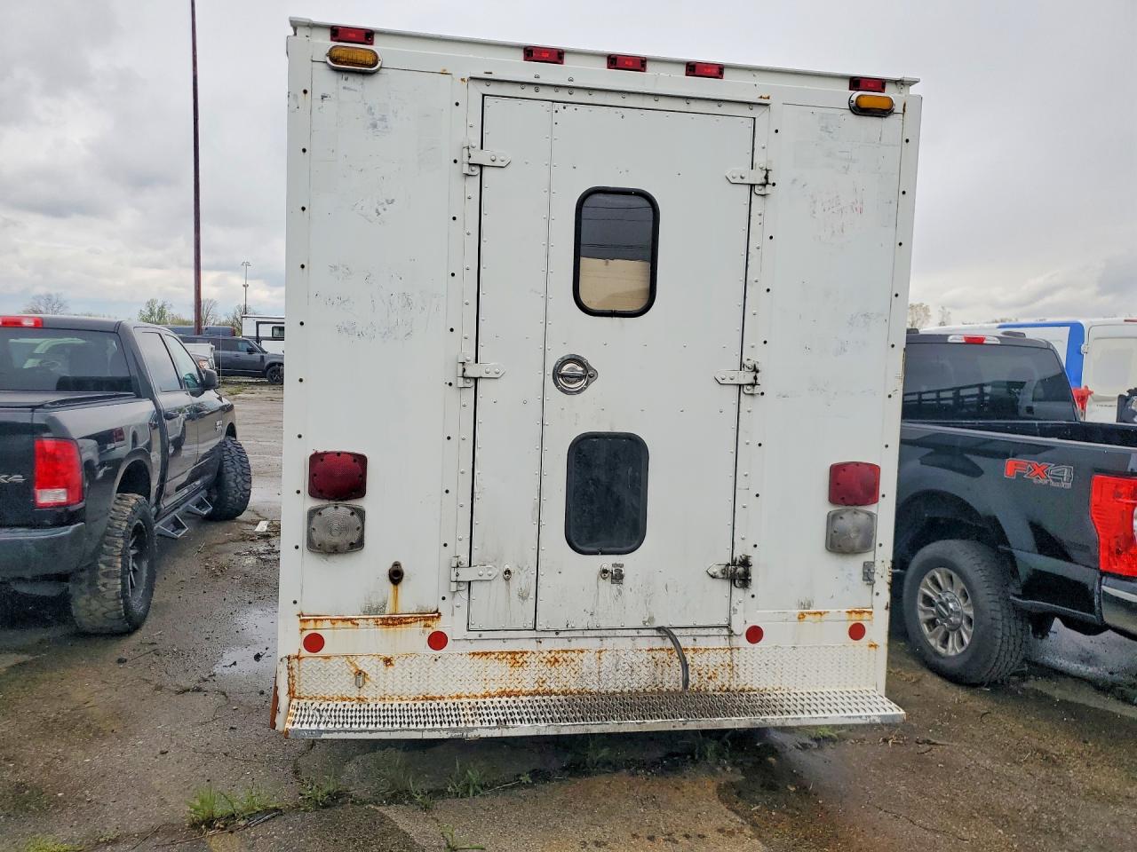 2010 Ford Econoline VIN 1FDWE3FL8ADA62539 photo 6