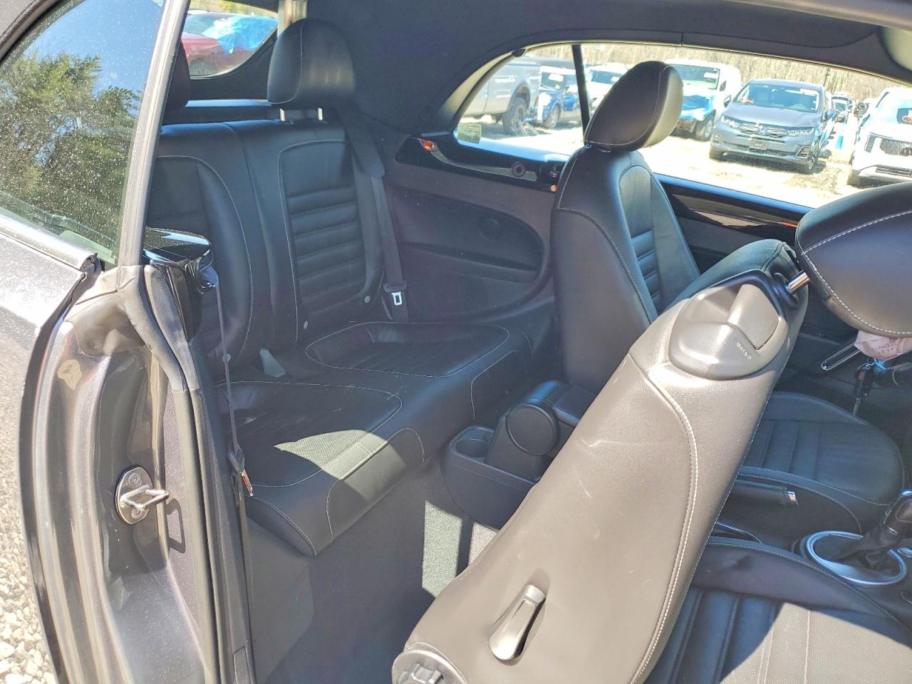 2014 Volkswagen Beetle VIN 3VW517AT3EM815248 photo 10