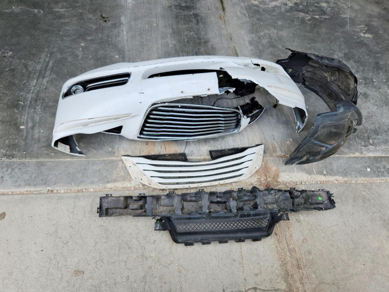 2014 Chrysler 300 VIN 2C3CCAKG3EH194485 photo 12