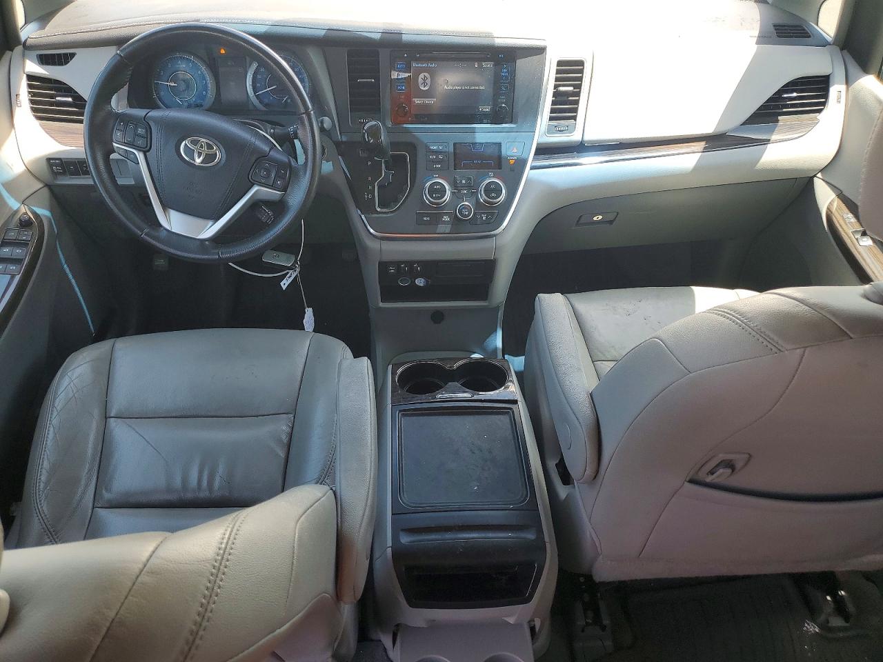 2017 Toyota Sienna VIN 5TDYZ3DC2HS870761 photo 8
