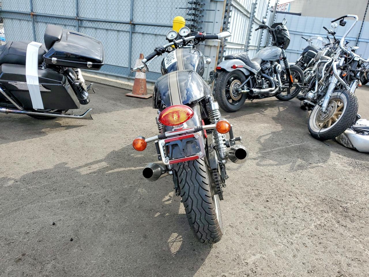 2011 TRIUMPH Thruxton VIN SMT920K14BT481557 photo 4
