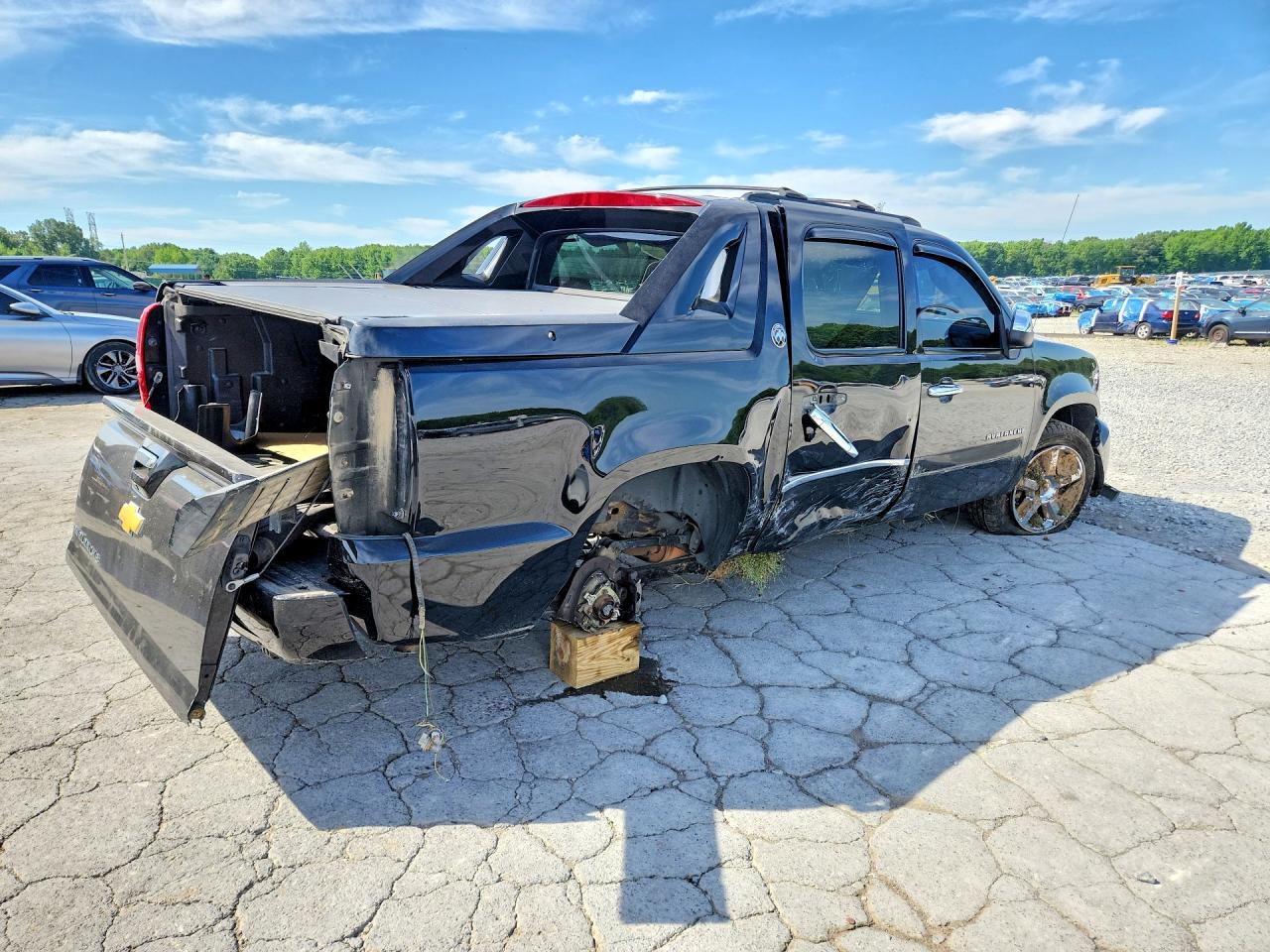 2013 Chevrolet Avalanche VIN 3GNTKGE73DG338717 photo 3