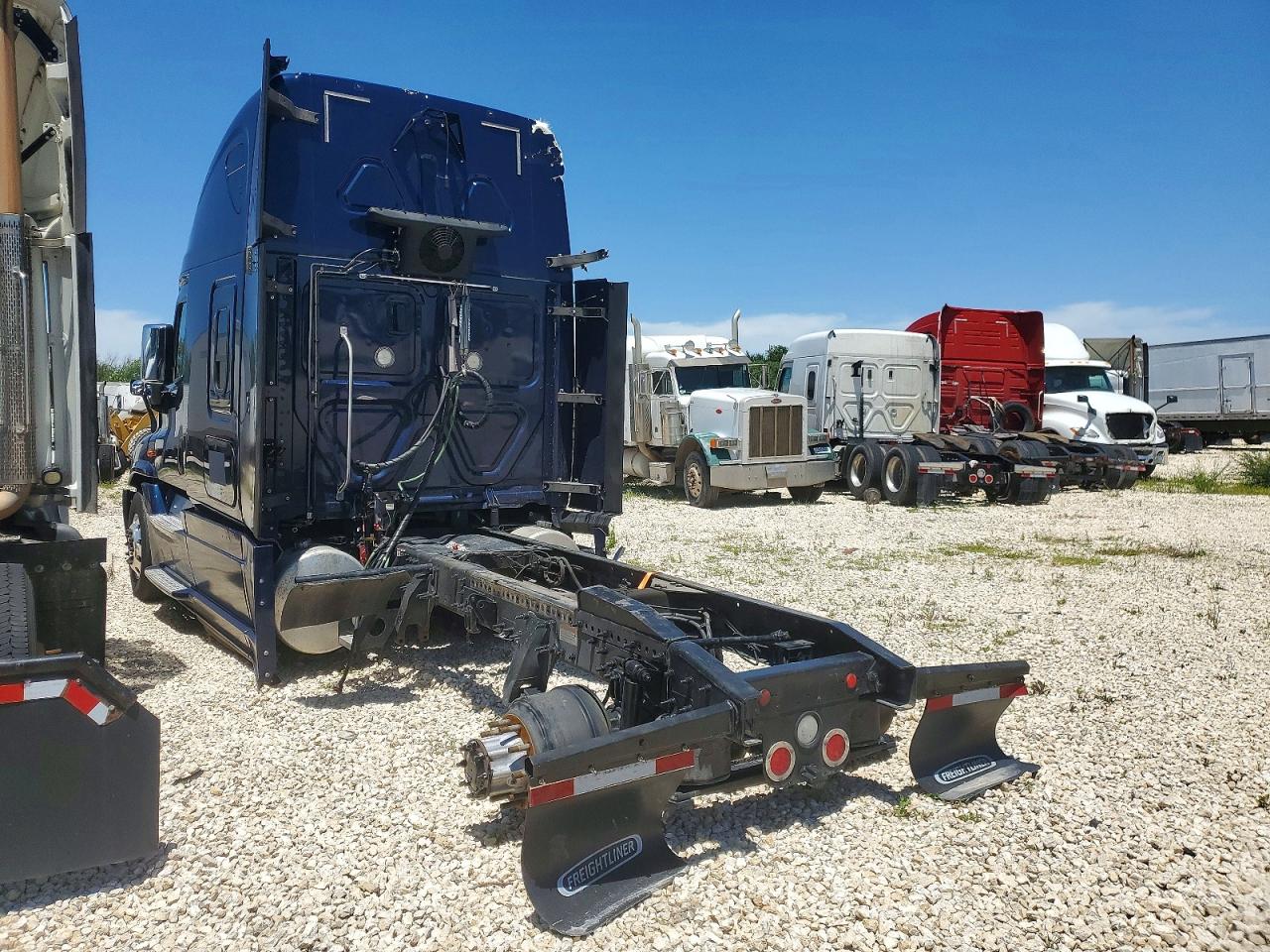 2018 FREIGHTLINER All other VIN 3AKJGLDR4JSJY9131 photo 3