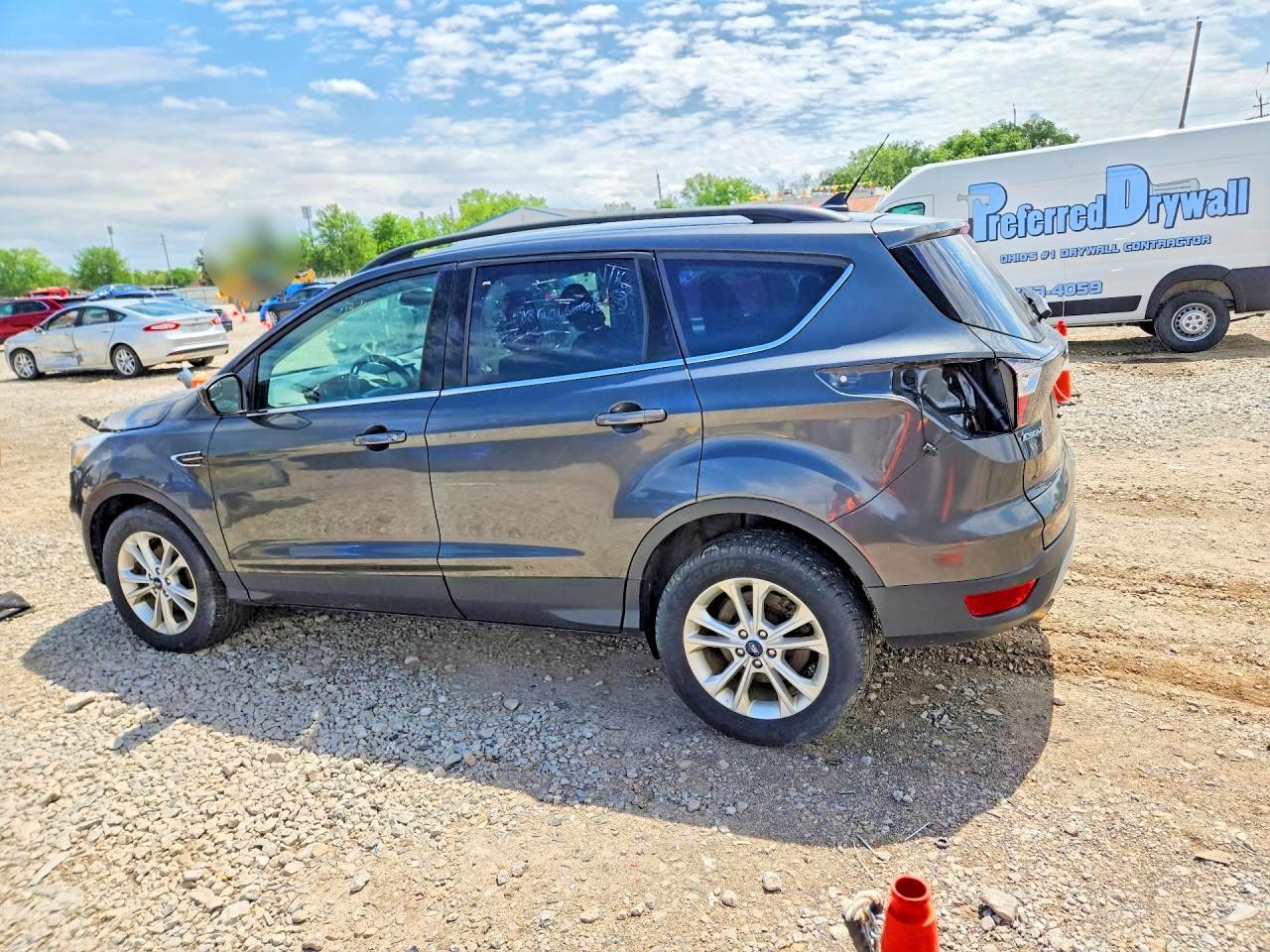 2018 Ford Escape VIN 1FMCU0GD6JUC57566 photo 2