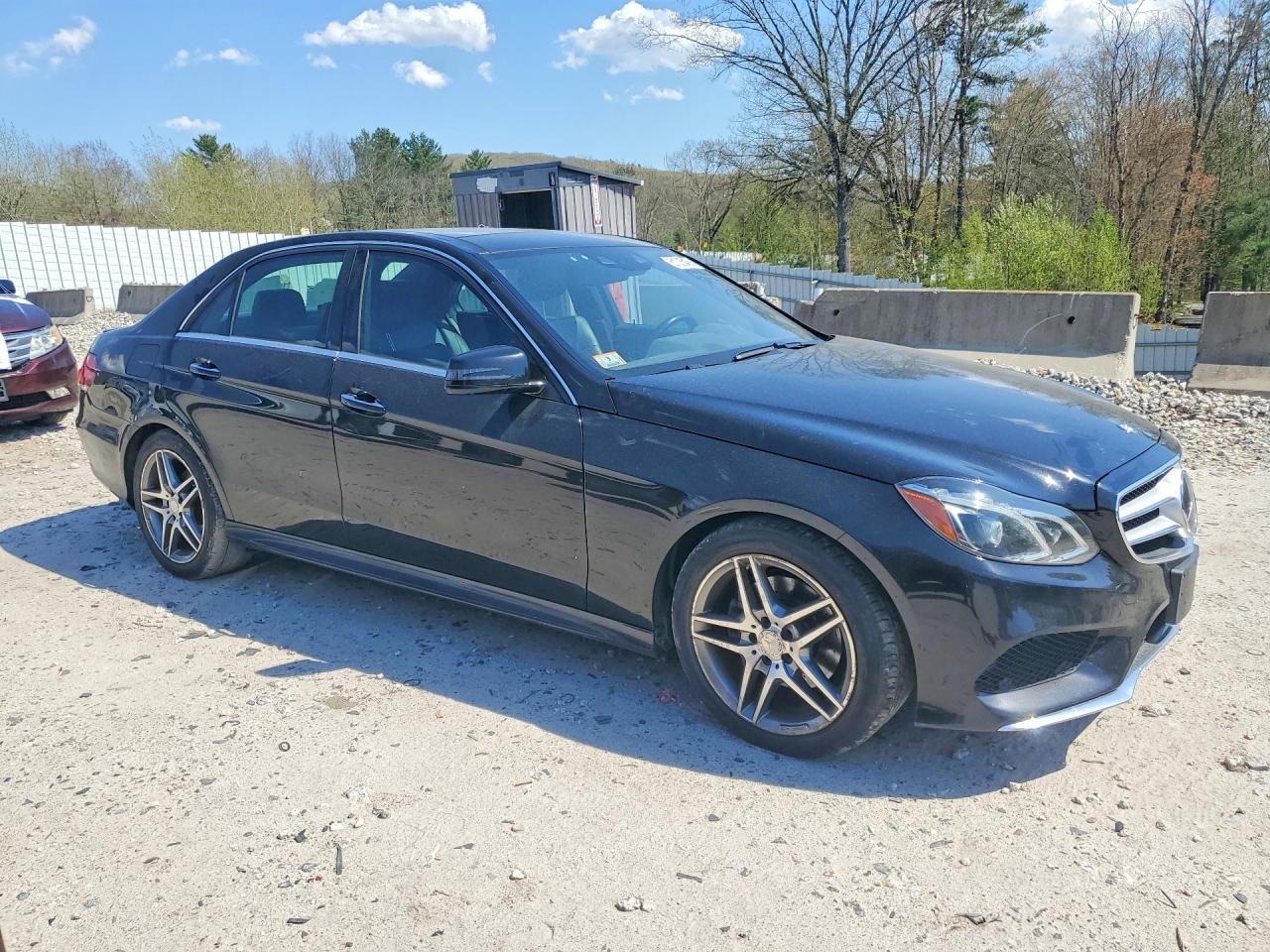 2015 Mercedes-Benz E-class VIN WDDHF8JB5FB154464 photo 4