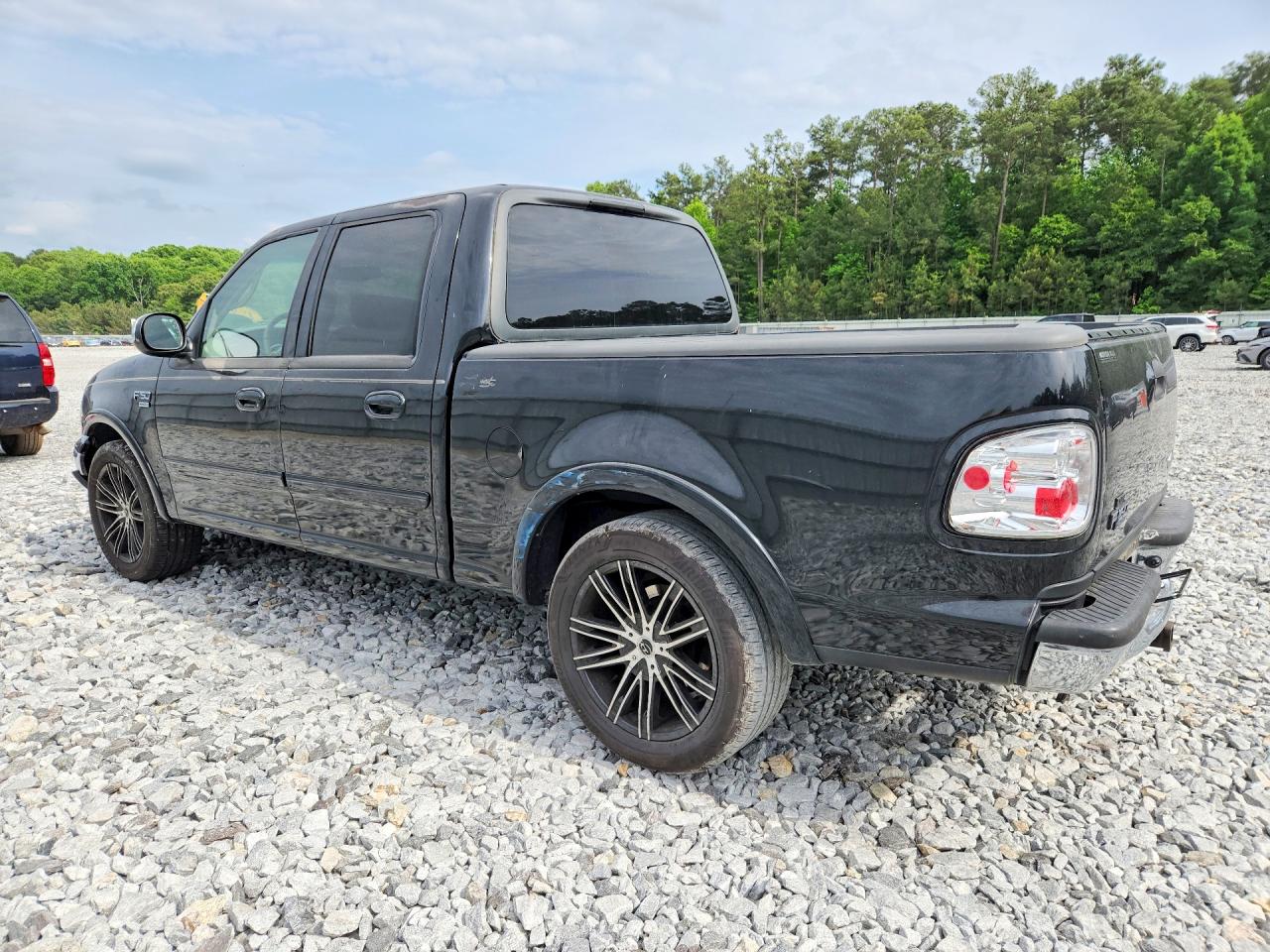 2002 Ford F150 VIN 1FTRW07L42KA48663 photo 2