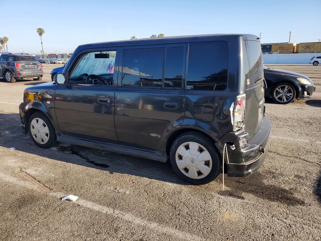 2006 Toyota Scion VIN JTLKT324X64121741 photo 2