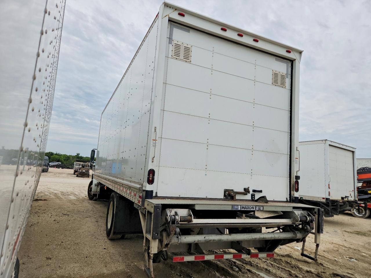 2019 FREIGHTLINER All other VIN 3ALACXFC2KDKG1954 photo 2