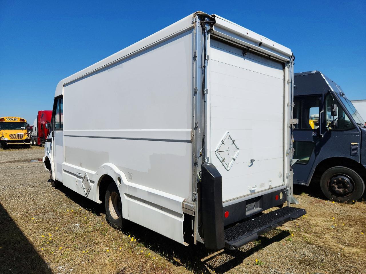 2018 Isuzu All models VIN JALB4T178J7W00153 photo 2