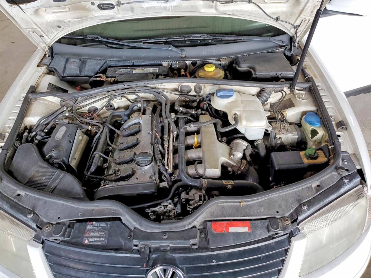 2001 Volkswagen Passat VIN WVWHC63B21E034696 photo 11