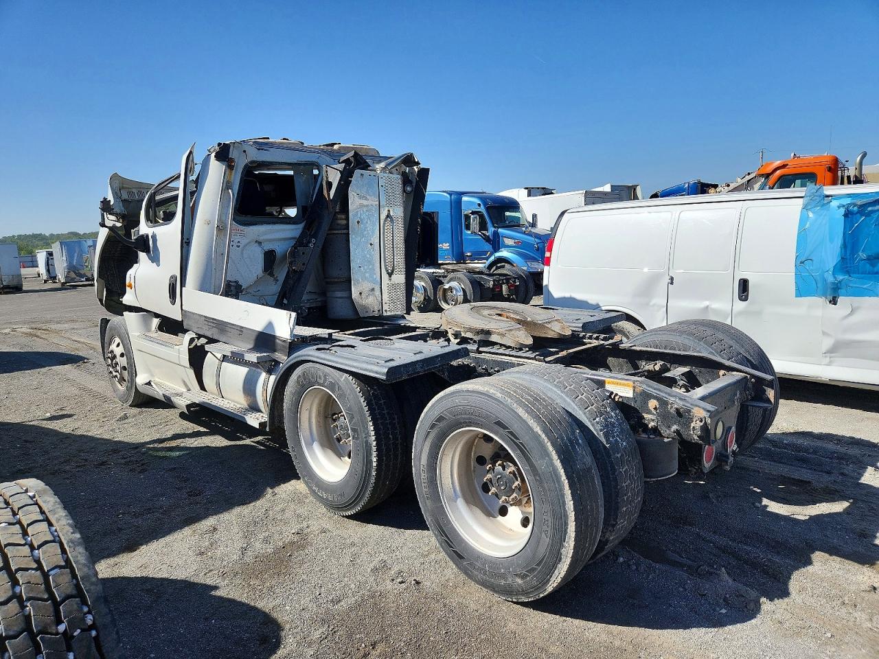 2013 FREIGHTLINER All other VIN 1FUJGEDR9DLBW0156 photo 3