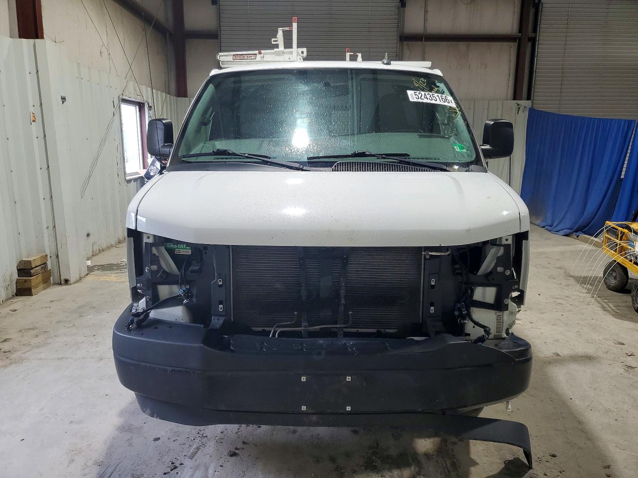 2018 Chevrolet Express VIN 1GCWGAFG1J1179449 photo 5