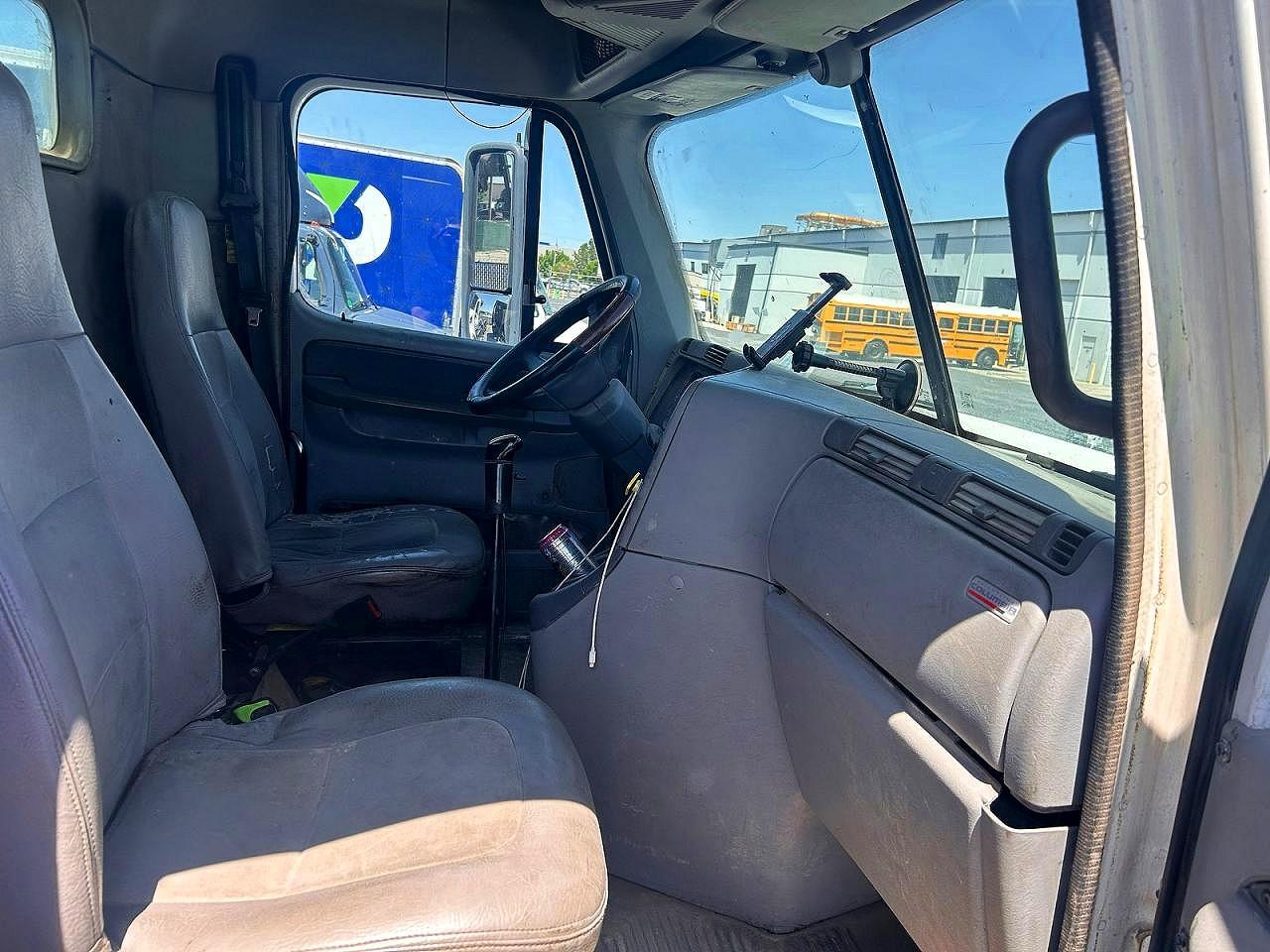 2007 FREIGHTLINER All other VIN 1FVHA6CK57PX46000 photo 5