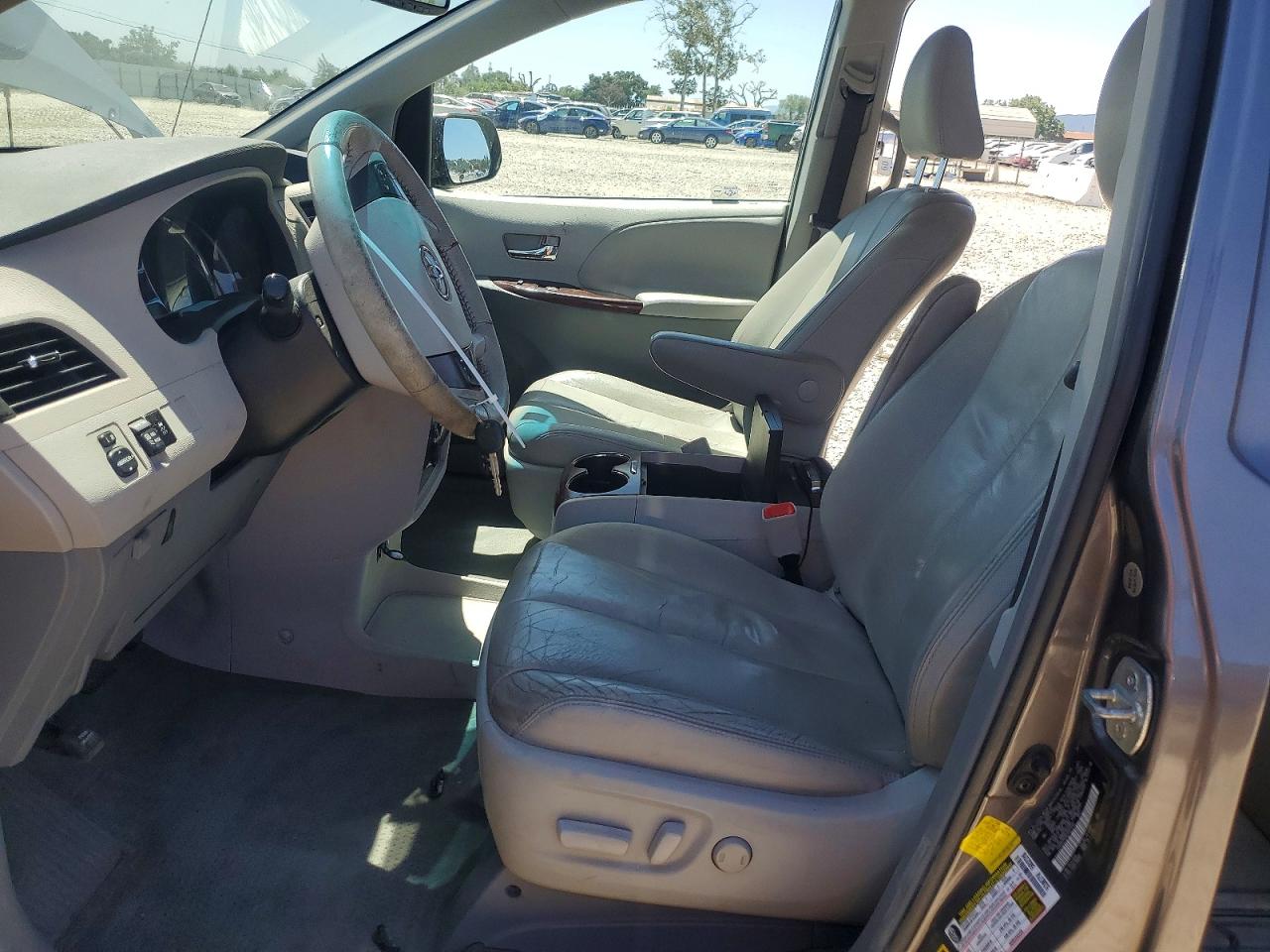 2012 Toyota Sienna VIN 5TDDK3DC8CS031256 photo 7