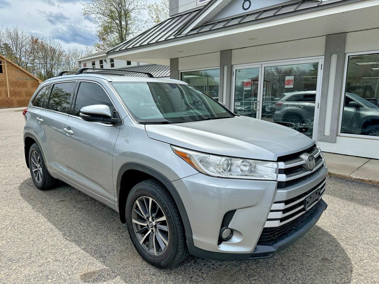 2017 Toyota Highlander VIN 5TDJZRFH4HS381579 photo 1
