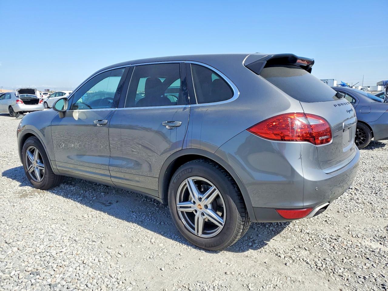2011 Porsche Cayenne VIN WP1AB2A20BLA42632 photo 2