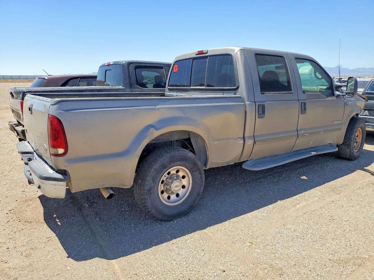 2002 Ford F250 VIN 1FTNW20F52EA88442 photo 3