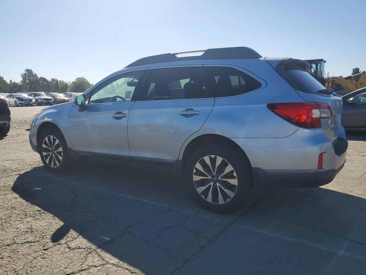 2015 SUBARU Outback 2. VIN 4S4BSAJC1F3215147 photo 2