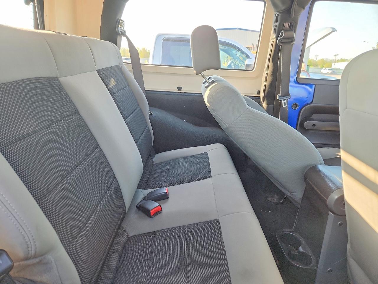 2008 Jeep Wrangler / VIN 1J4FA24108L606019 photo 11