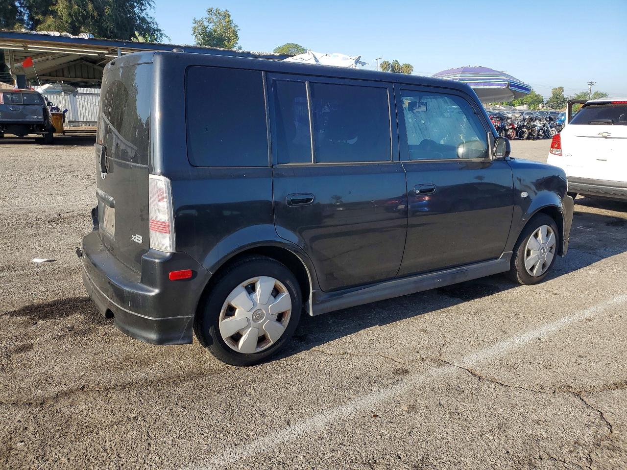 2006 Toyota Scion VIN JTLKT324X64121741 photo 3