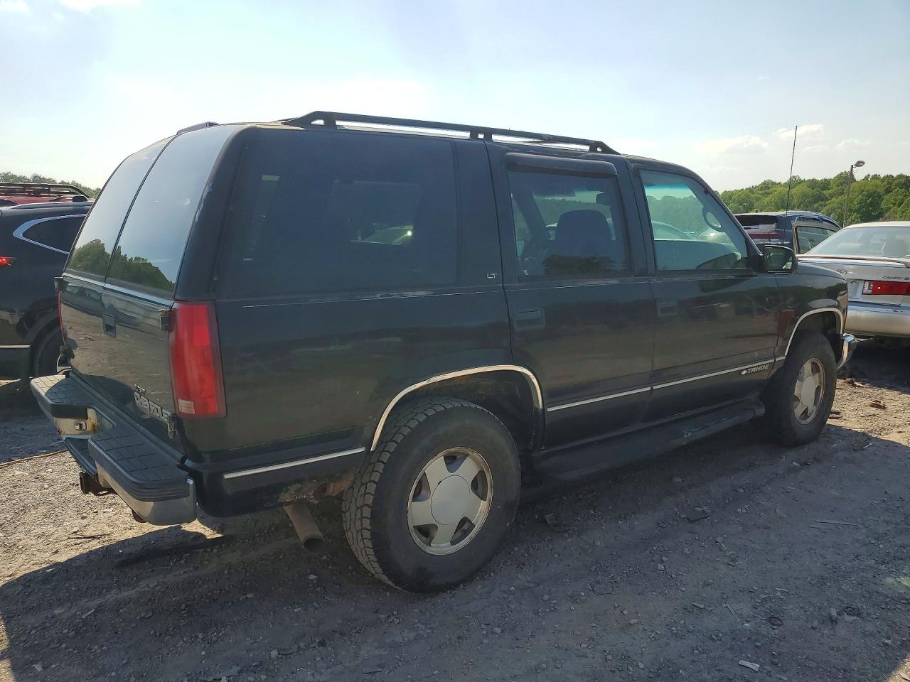 1999 Chevrolet Tahoe VIN 1GNEK13R7XJ321013 photo 3