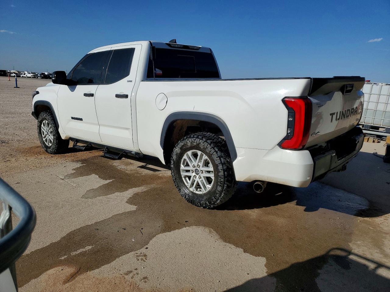 2022 Toyota Tundra VIN 5TFLA5DA1NX049393 photo 2