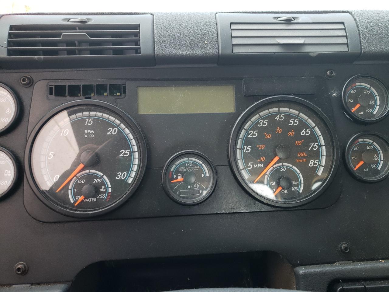 2017 FREIGHTLINER All other VIN 1FUJGEDR4HLHN9102 photo 8