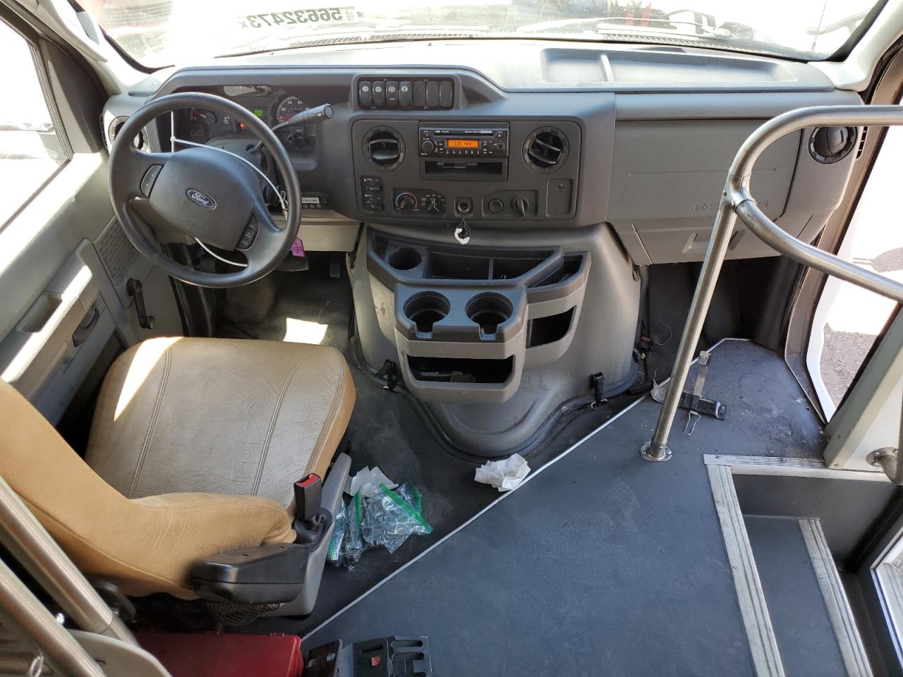 2018 FORD Econoline van VIN 1FDEE3FSXJDC20835 photo 8