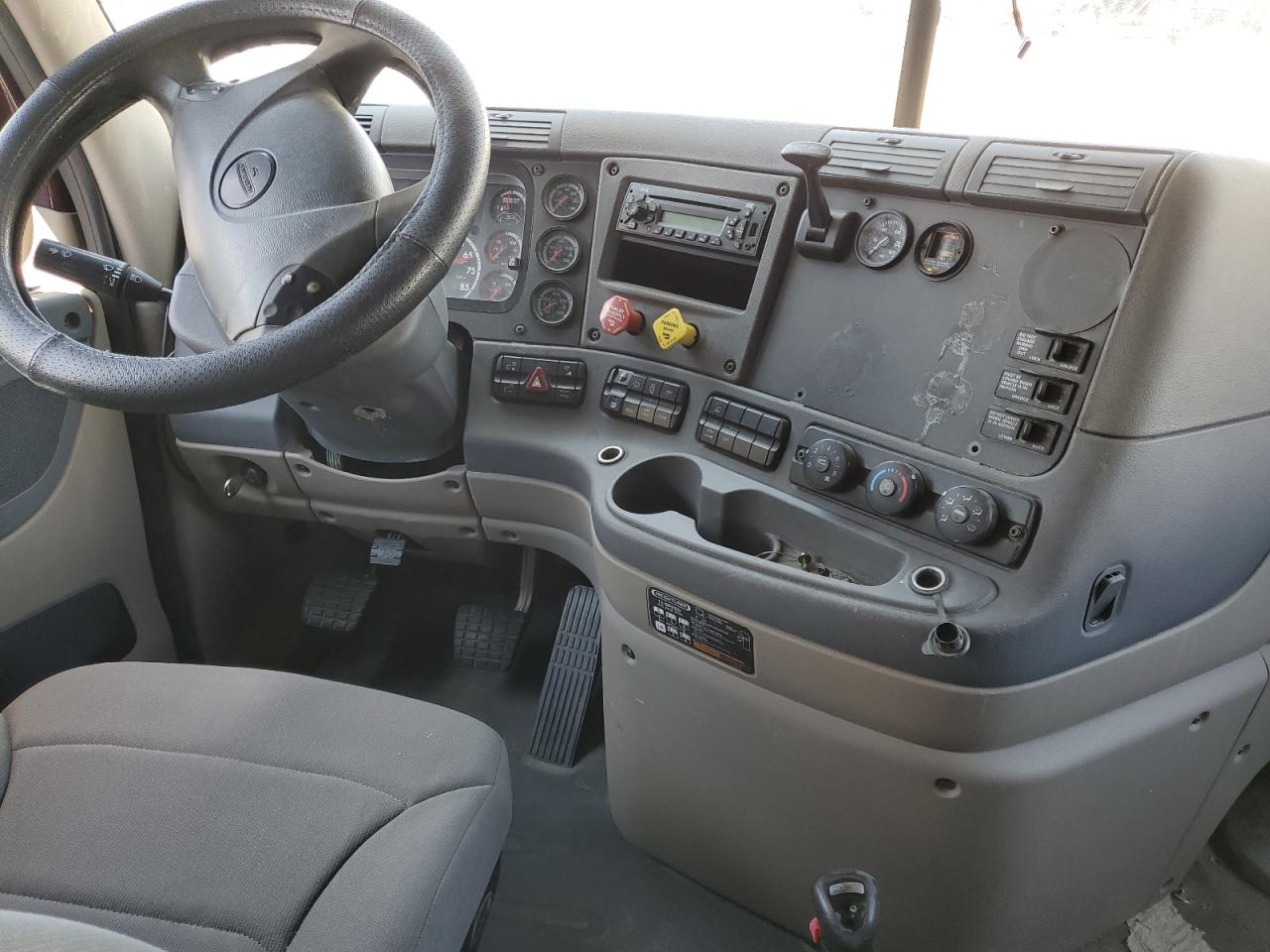 2015 FREIGHTLINER All other VIN 1FUJGLBG3FLGN1590 photo 2